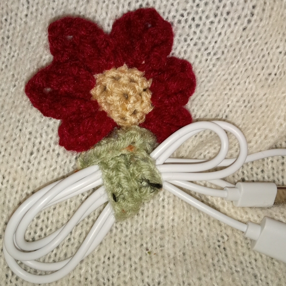Flower Crochet 🧶 Cable Organizer - Picture 1 of 2